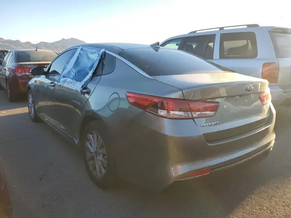 5XXGT4L35JG260946 2018 KIA OPTIMA - Image 2