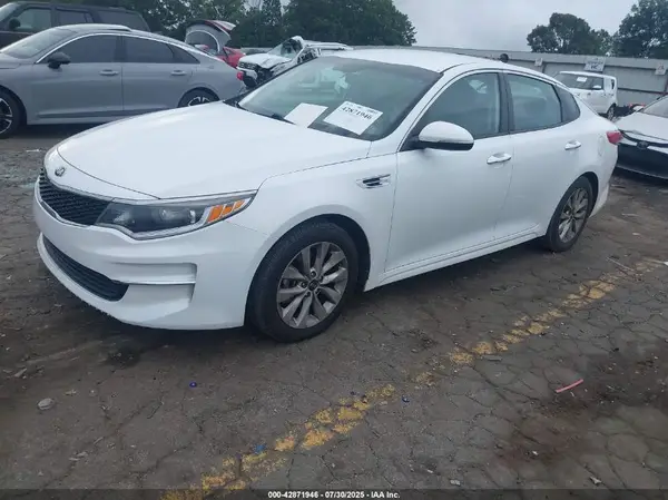 5XXGT4L35JG261854 2018 KIA OPTIMA - Image 2
