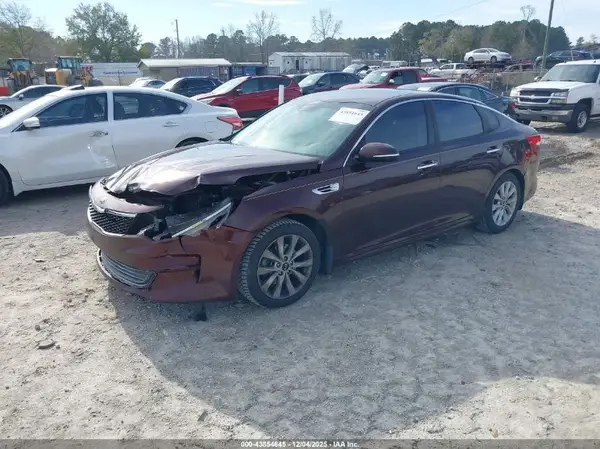 5XXGT4L35JG263359 2018 KIA OPTIMA - Image 2