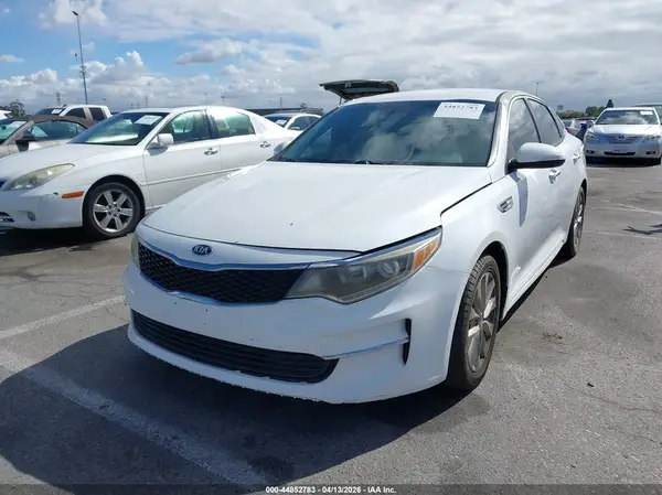 5XXGT4L35JG263927 2018 KIA OPTIMA - Image 2