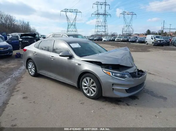 5XXGT4L35JG264477 2018 KIA OPTIMA - Image 1