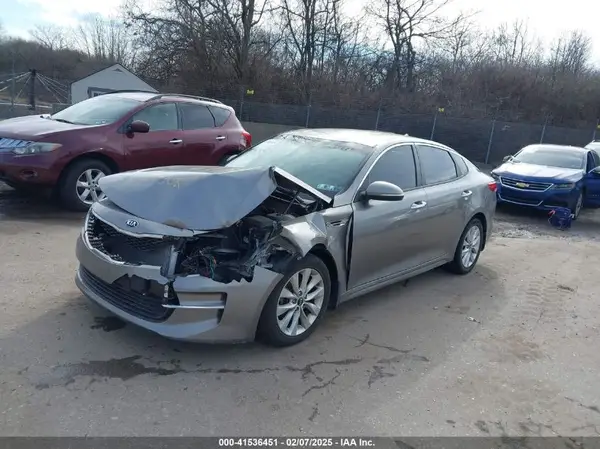 5XXGT4L35JG264477 2018 KIA OPTIMA - Image 2