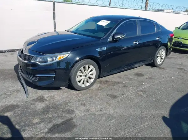 5XXGT4L35JG265158 2018 KIA OPTIMA - Image 2