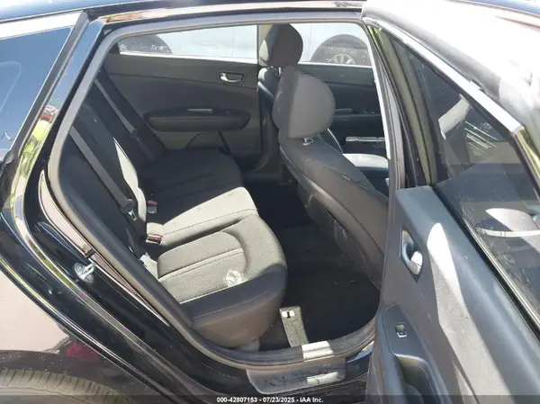 5XXGT4L35JG265158 2018 KIA OPTIMA - Image 8
