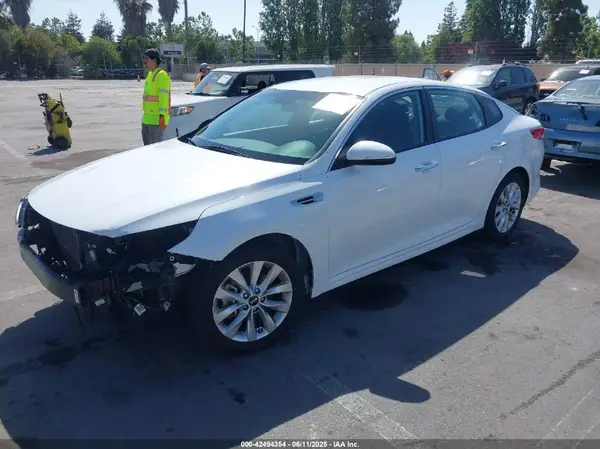 5XXGT4L35JG265371 2018 KIA OPTIMA - Image 2