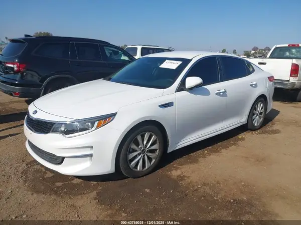 5XXGT4L35JG265399 2018 KIA OPTIMA - Image 2