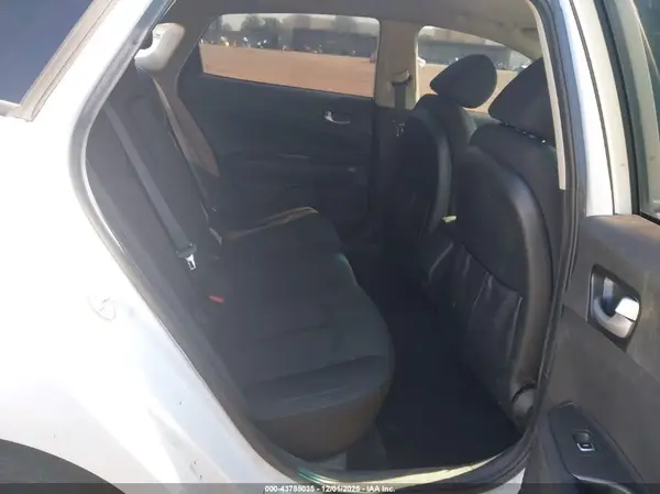 5XXGT4L35JG265399 2018 KIA OPTIMA - Image 8