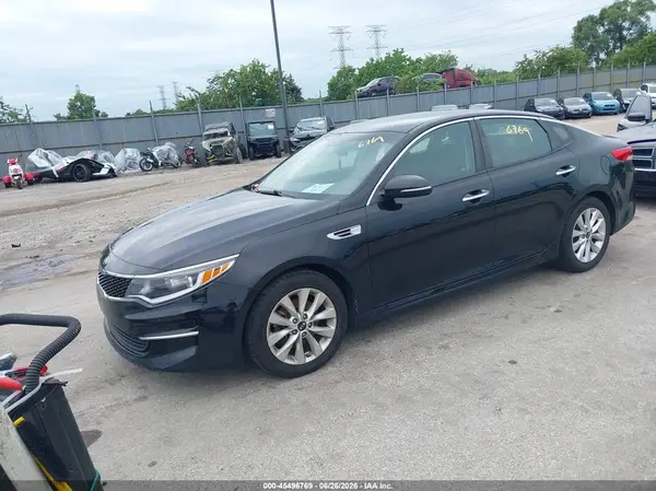 5XXGT4L35JG265855 2018 KIA OPTIMA - Image 2
