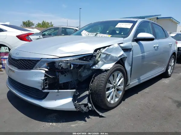 5XXGT4L35JG266892 2018 KIA OPTIMA - Image 2
