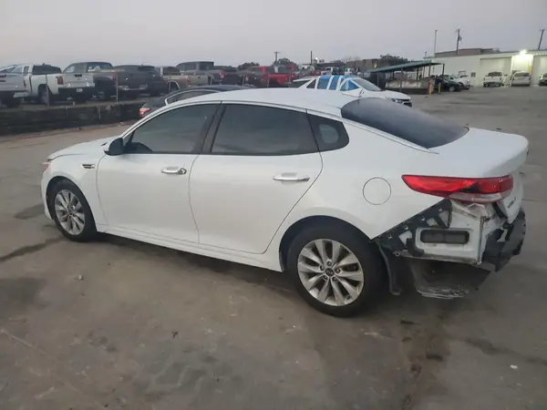 5XXGT4L35JG268870 2018 KIA OPTIMA - Image 2