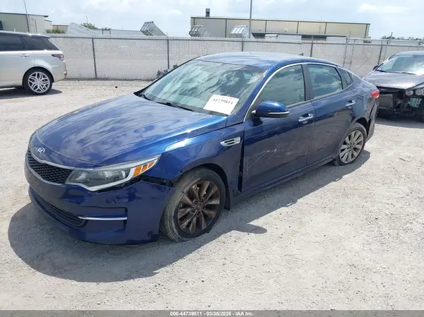 5XXGT4L35JG270621 2018 KIA OPTIMA - Image 2
