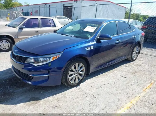 5XXGT4L35JG272319 2018 KIA OPTIMA - Image 2