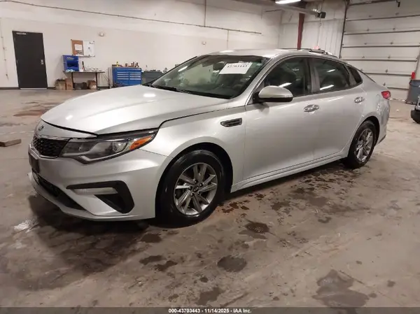 5XXGT4L35KG282933 2019 KIA OPTIMA - Image 2