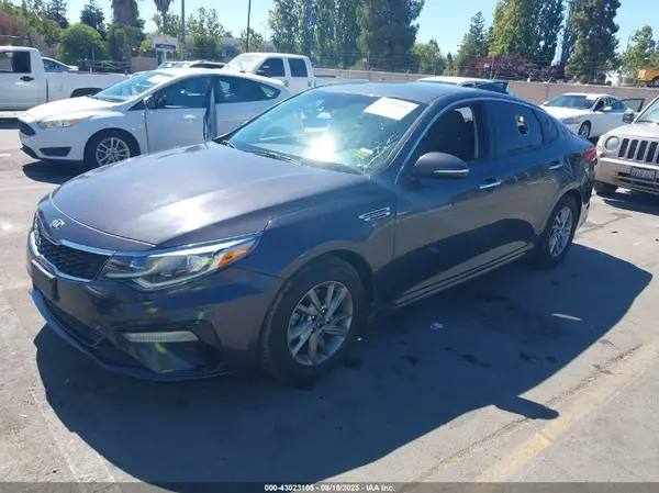 5XXGT4L35KG288585 2019 KIA OPTIMA - Image 2