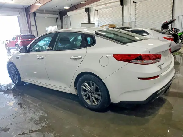 5XXGT4L35KG340703 2019 KIA OPTIMA - Image 2