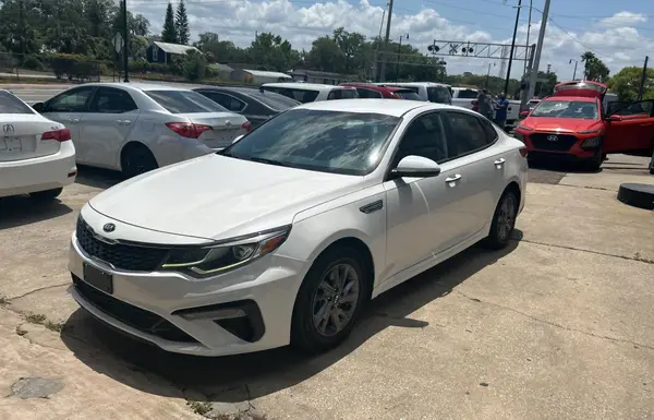 5XXGT4L35KG358523 2019 KIA OPTIMA - Image 2