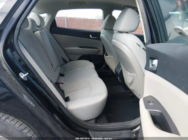 5XXGT4L36GG022239 2016 KIA OPTIMA - Image 8