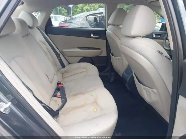 5XXGT4L36GG022483 2016 KIA OPTIMA - Image 8
