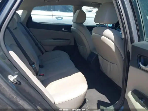 5XXGT4L36GG024394 2016 KIA OPTIMA - Image 8