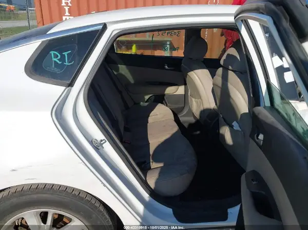 5XXGT4L36GG035380 2016 KIA OPTIMA - Image 8