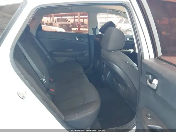 5XXGT4L36GG061705 2016 KIA OPTIMA - Image 8