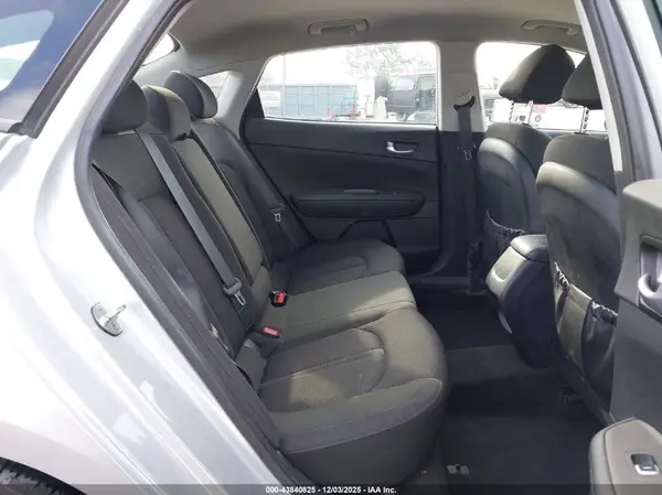 5XXGT4L36GG083218 2016 KIA OPTIMA - Image 8