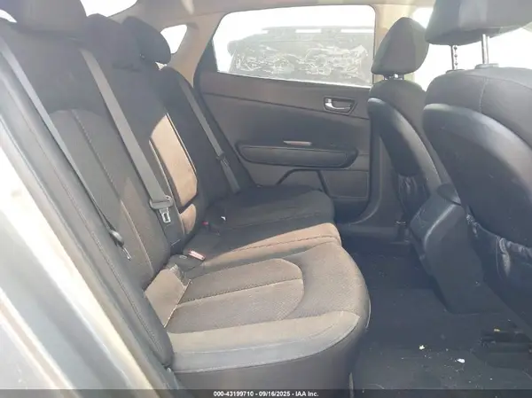 5XXGT4L36GG088113 2016 KIA OPTIMA - Image 8