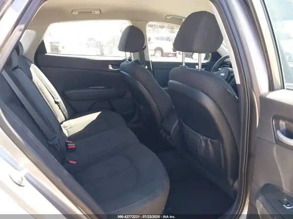 5XXGT4L36GG098804 2016 KIA OPTIMA - Image 8