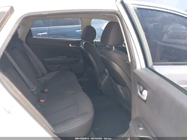 5XXGT4L36GG120994 2016 KIA OPTIMA - Image 8