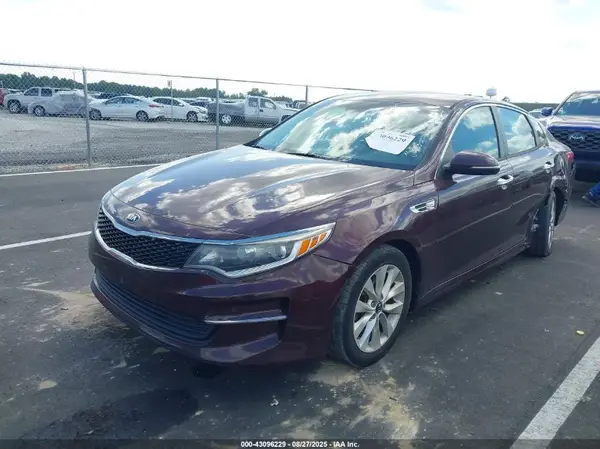 5XXGT4L36HG123427 2017 KIA OPTIMA - Image 2