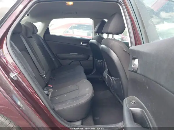 5XXGT4L36HG123427 2017 KIA OPTIMA - Image 8