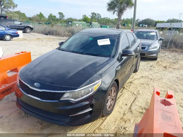 5XXGT4L36HG131706 2017 KIA OPTIMA - Image 2