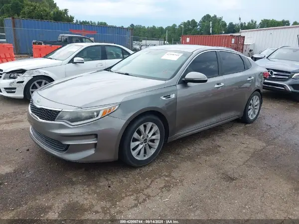 5XXGT4L36HG132225 2017 KIA OPTIMA - Image 2
