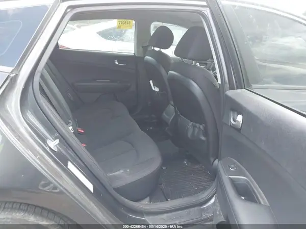 5XXGT4L36HG133813 2017 KIA OPTIMA - Image 8