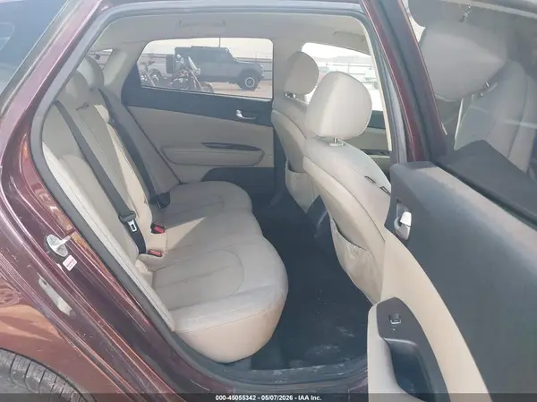 5XXGT4L36HG136467 2017 KIA OPTIMA - Image 8
