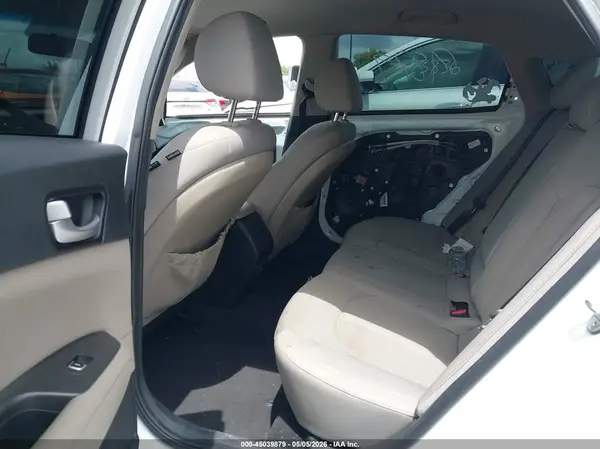5XXGT4L36HG144651 2017 KIA OPTIMA - Image 8