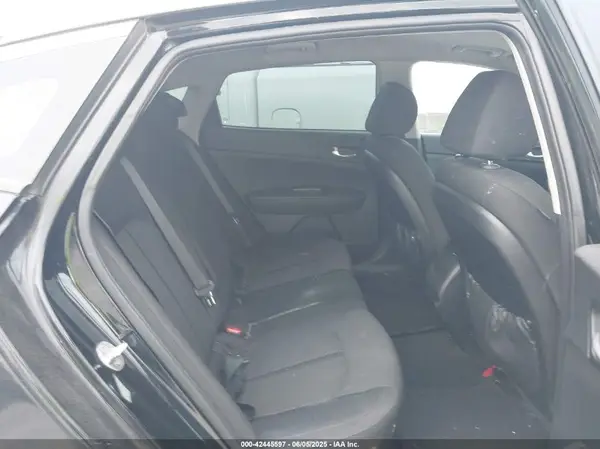 5XXGT4L36HG152832 2017 KIA OPTIMA - Image 8