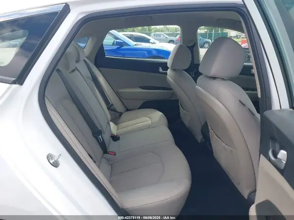 5XXGT4L36HG153740 2017 KIA OPTIMA - Image 8