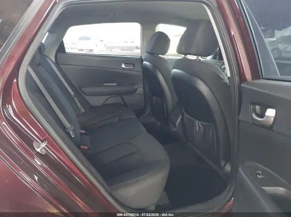 5XXGT4L36HG155682 2017 KIA OPTIMA - Image 8