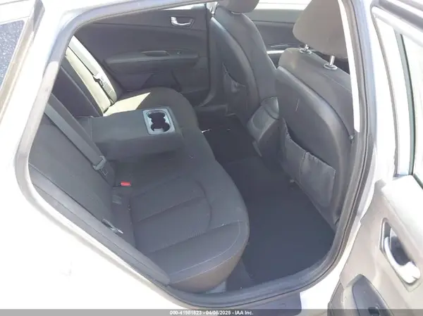 5XXGT4L36HG164429 2017 KIA OPTIMA - Image 8
