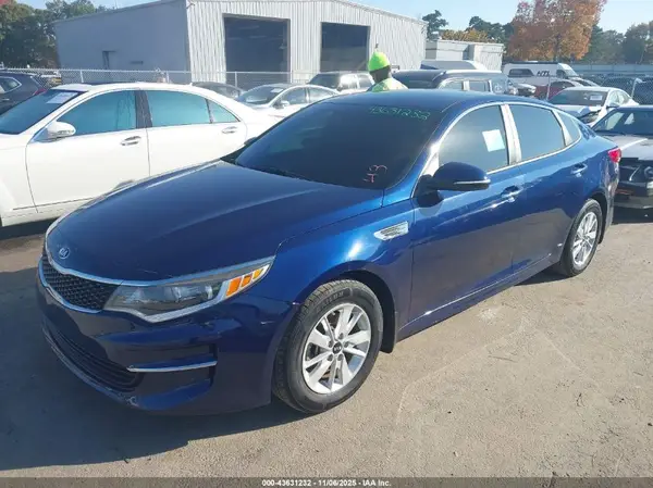 5XXGT4L36HG176564 2017 KIA OPTIMA - Image 2