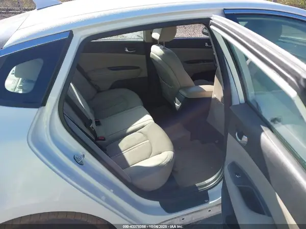 5XXGT4L36HG177004 2017 KIA OPTIMA - Image 8