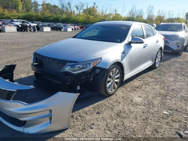 5XXGT4L36JG181334 2018 KIA OPTIMA - Image 2