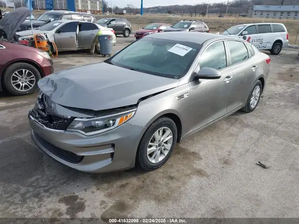 5XXGT4L36JG182175 2018 KIA OPTIMA - Image 2