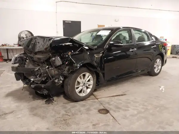 5XXGT4L36JG182273 2018 KIA OPTIMA - Image 2