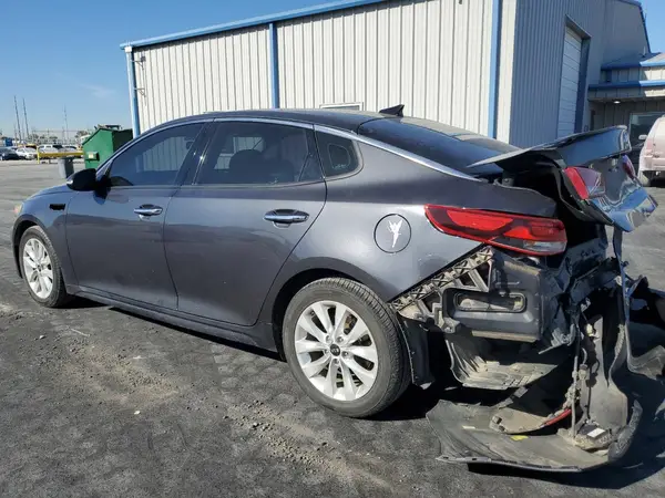 5XXGT4L36JG188946 2018 KIA OPTIMA - Image 2
