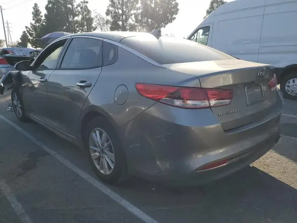 5XXGT4L36JG196125 2018 KIA OPTIMA - Image 2