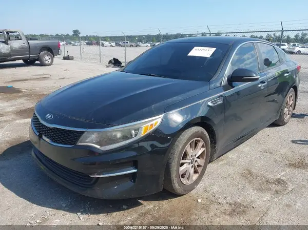 5XXGT4L36JG196853 2018 KIA OPTIMA - Image 2