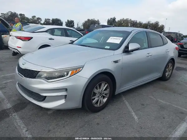 5XXGT4L36JG203915 2018 KIA OPTIMA - Image 2
