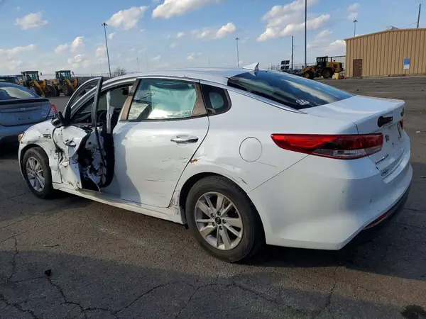 5XXGT4L36JG206717 2018 KIA OPTIMA - Image 2